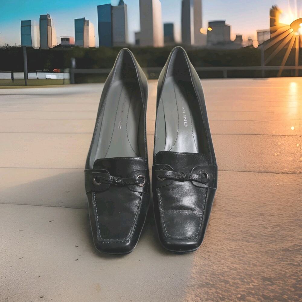 Bandolino BDValenda 1 Inch Heels Black Leather 6.5M EUC